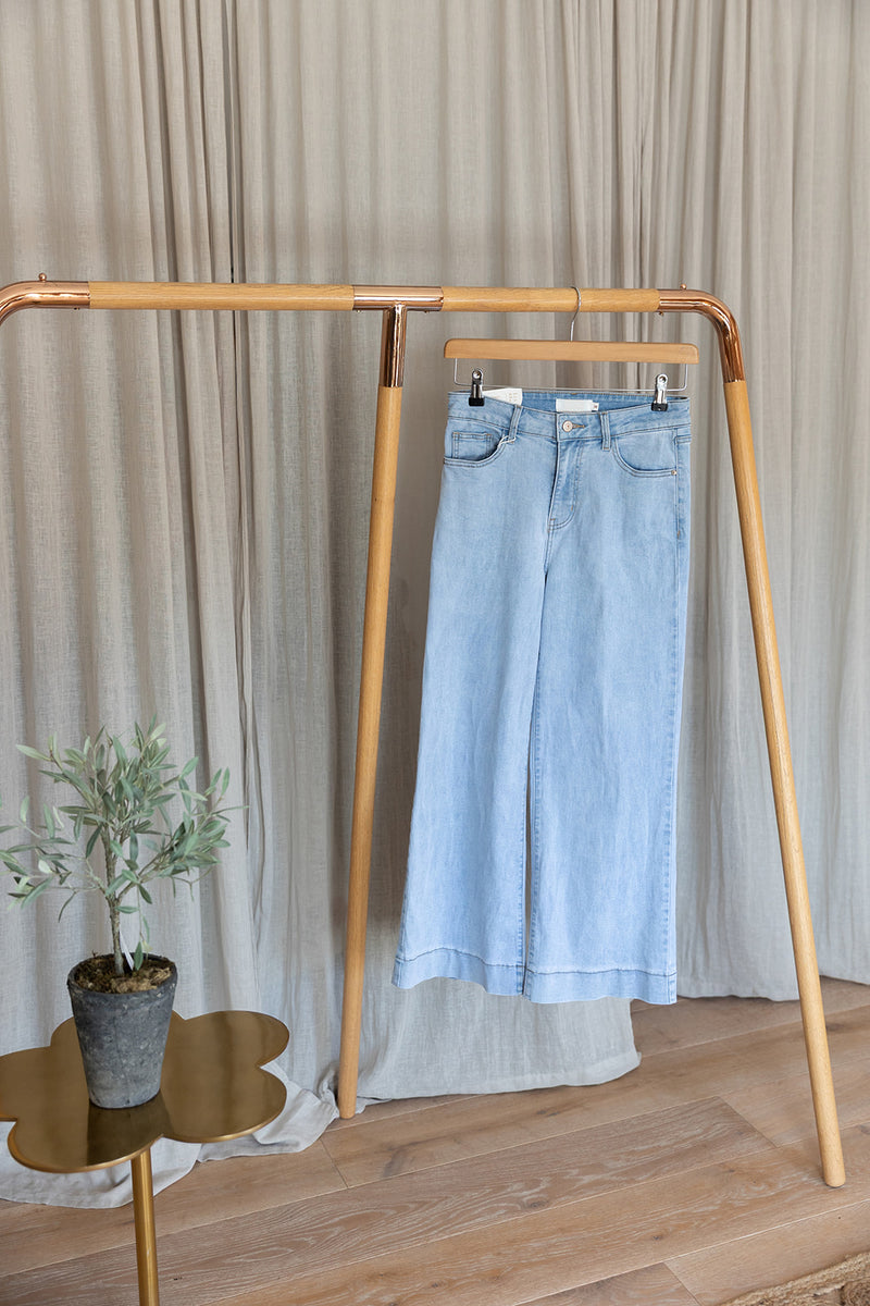 Wendy Cropped Wide Leg Jeans | Light Denim