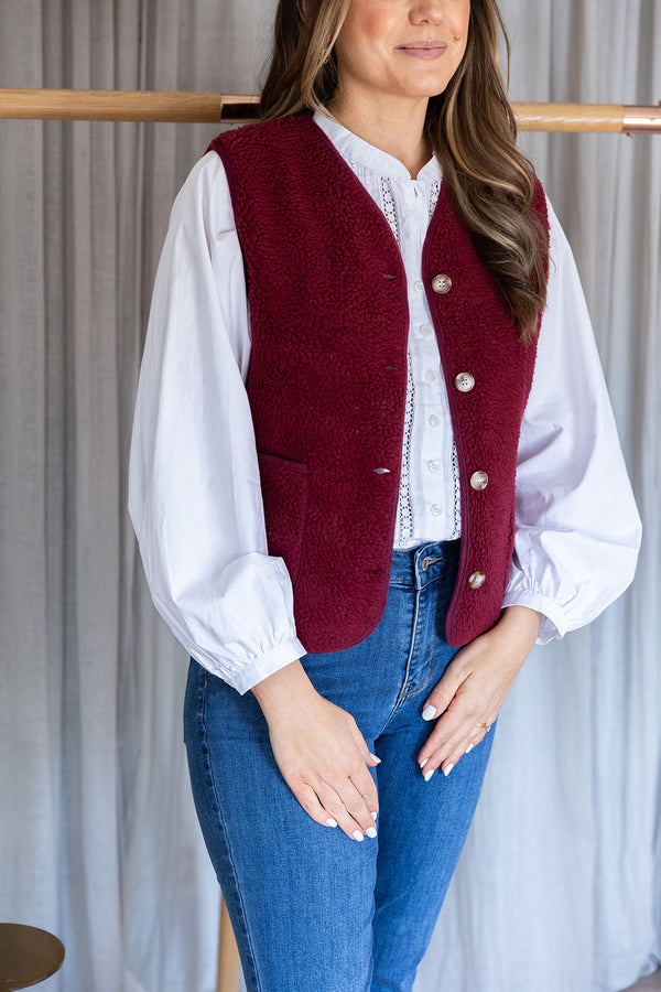 Lili Gilet | Cranberry