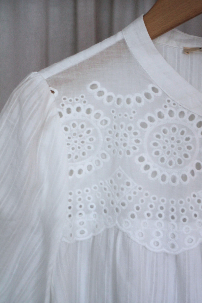 Broderie White Top