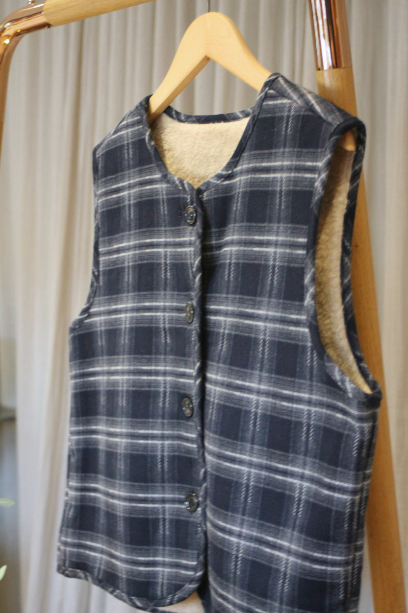 Vinka Reversible Vest | Navy