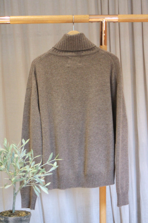 Oversized Cashmere Roll Collar | Moose