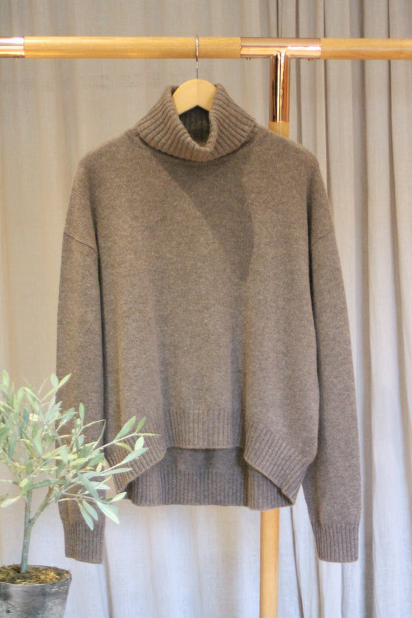Oversized Cashmere Roll Collar | Moose